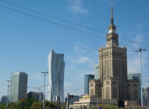 „Turystyka upadłościowa” do Warszawy. Dlaczego tam i na czym polega